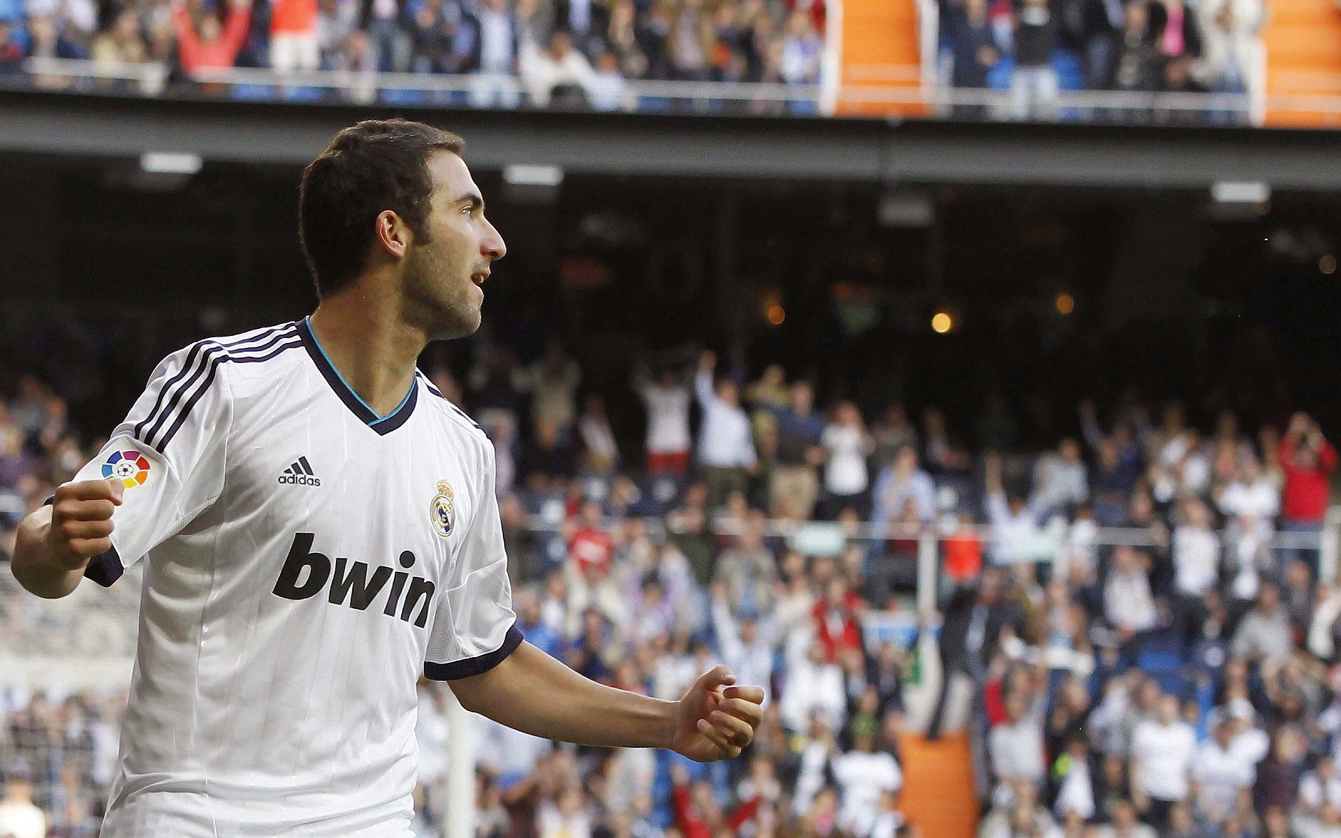 顶尖球队之间的较量引人注目,赛事精彩纷呈,顶级球员